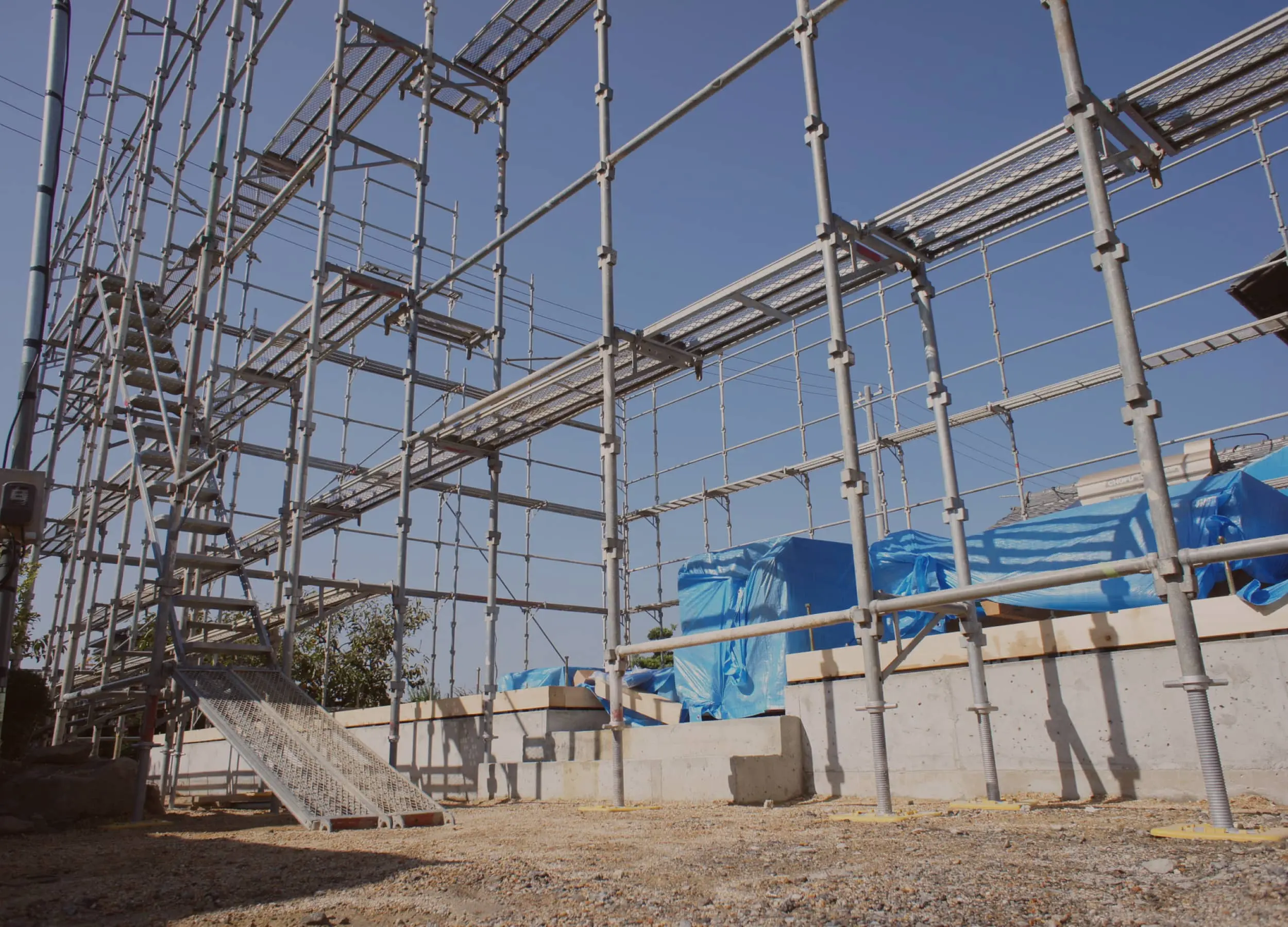 STRUCTURES.PEOPLE.TRUST. 街を支え、人を支える。